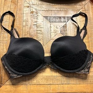 Victoria’s Secret ‘Very Sexy’ Black and Lace Bra 32D